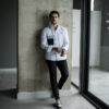 Camisa blanca con parche negro FOR2254 — vista posterior