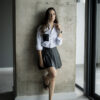 Camisa blanca con parche negro FOR2260 — vista lateral