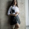Camisa blanca con parche negro FOR2260 — detalle