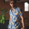 Camisa azul con estampado FOR2491 — vista posterior
