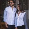Camisa de combinaciones blanco, gris y azul cielo FOR2505 — en modelo