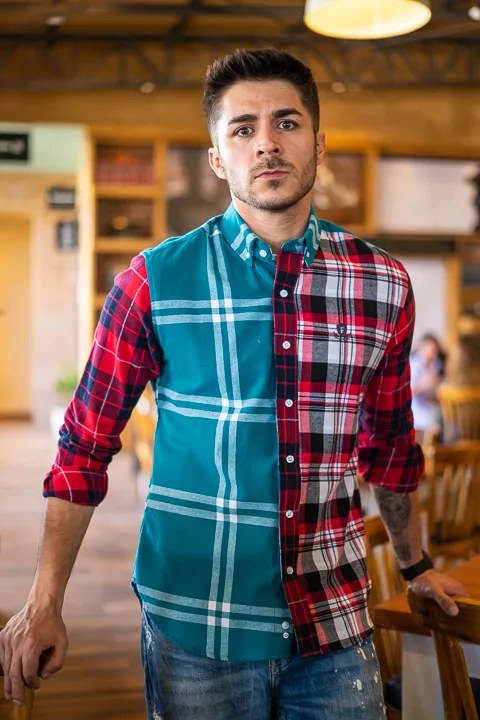 Camisa de combinaciones de cuadros gris y rojos EQ349 — detalle de tela