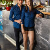 Camisa oxford marino FOR2634 — en modelo