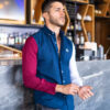 Camisa de combinaciones marino, vino y blanco FOR2637 — en modelo