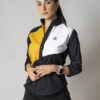 Camisa de combinaciones negro, amarillo y blanco EQ384 — en modelo