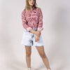 Camisa de rayas rojas FOR2693 — en modelo