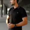 Playera polo negra con gris POL0001 — vista lateral