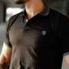 Playera polo negra con gris POL0001 — vista frontal