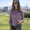 Camisa de cuadros rojos, azules y blancos FOR2712 — detalle