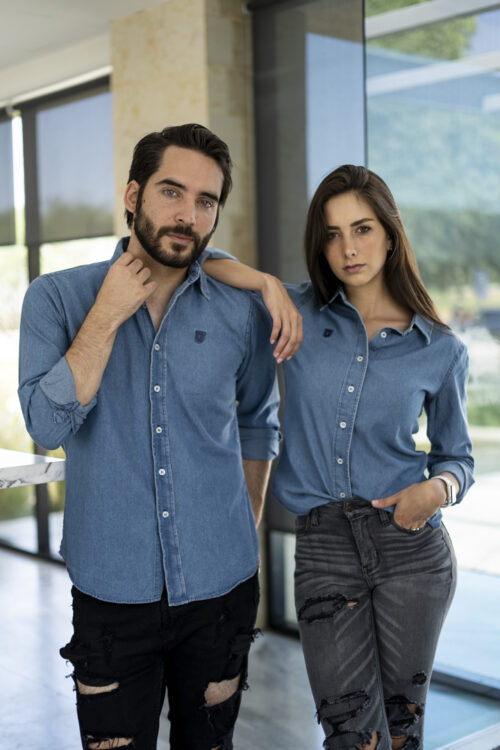 Camisa básica de mezclilla clara EQ400 — vista frontal