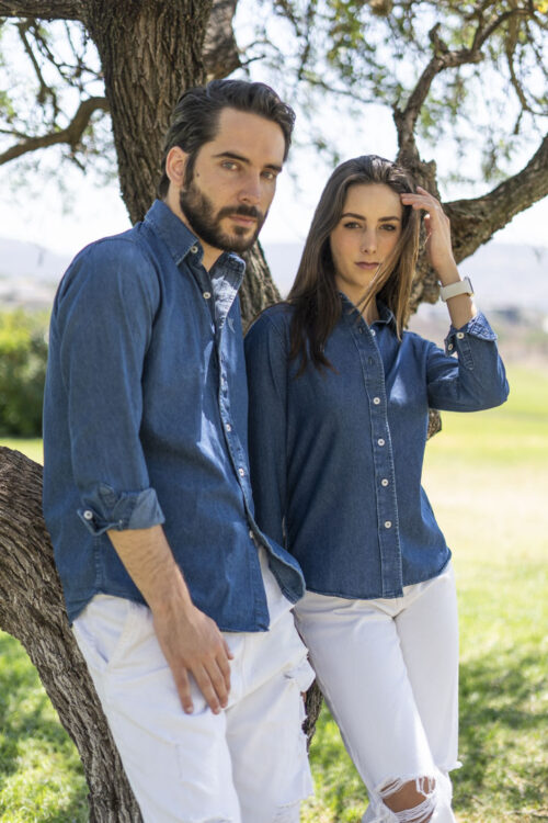 Camisa básica de mezclilla oscura EQ401 — detalle