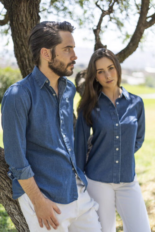 Camisa básica de mezclilla oscura EQ401 — vista posterior