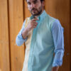 Camisa de combinaciones menta, amarillo y azul FOR2746 — en modelo