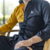 Camisa de combinaciones negro y amarillo FOR2729 — vista lateral