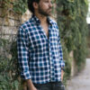 Camisa de cuadros verde y marino FOR2738 — en modelo