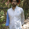 Camisa de combinaciones blanca, azul y beige FOR2727 — detalle de tela