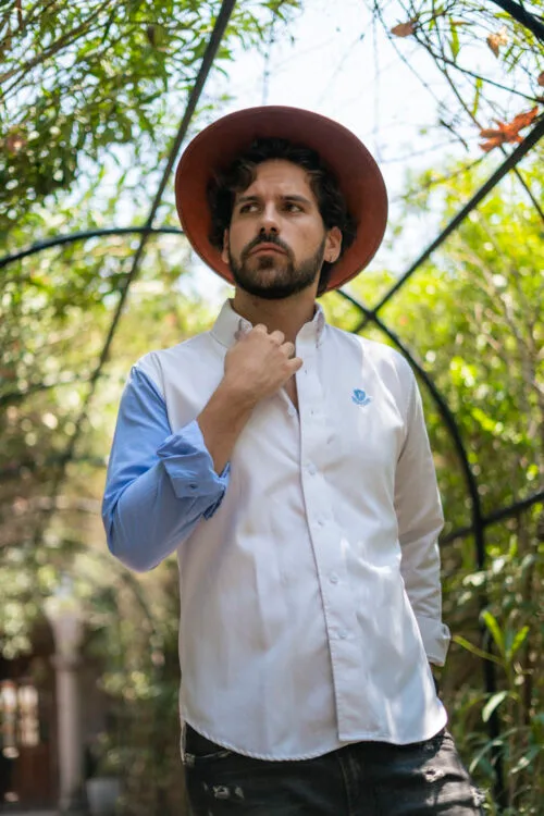 Camisa de combinaciones blanca, azul y beige FOR2727 — vista frontal
