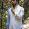 Camisa de combinaciones blanca, azul y beige FOR2727 — vista posterior