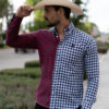 Camisa de mini cuadros rojo y marino FOR2764 — en modelo