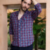 Camisa de cuadros azul marino y rojo EQ423 — vista lateral