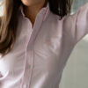 Camisa oxford báxica rosa galgary FOR2787 — en modelo