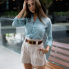 Camisa de lino color menta aqua EQ428 — en modelo