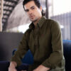Camisa básica de lino color verde militar FOR2801 — vista lateral