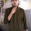 Camisa básica de lino color verde militar EQ444 — vista lateral