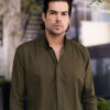 Camisa básica de lino color verde militar FOR2801 — vista frontal