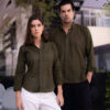 Camisa básica de lino color verde militar EQ444 — detalle