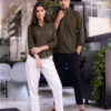 Camisa básica de lino color verde militar EQ444 — vista posterior