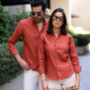 Camisa básica de lino color ladrillo EQ438 — vista lateral