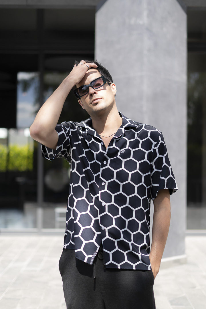Camisa de manga corta con estampado marino y blanco FOR2815 — detalle