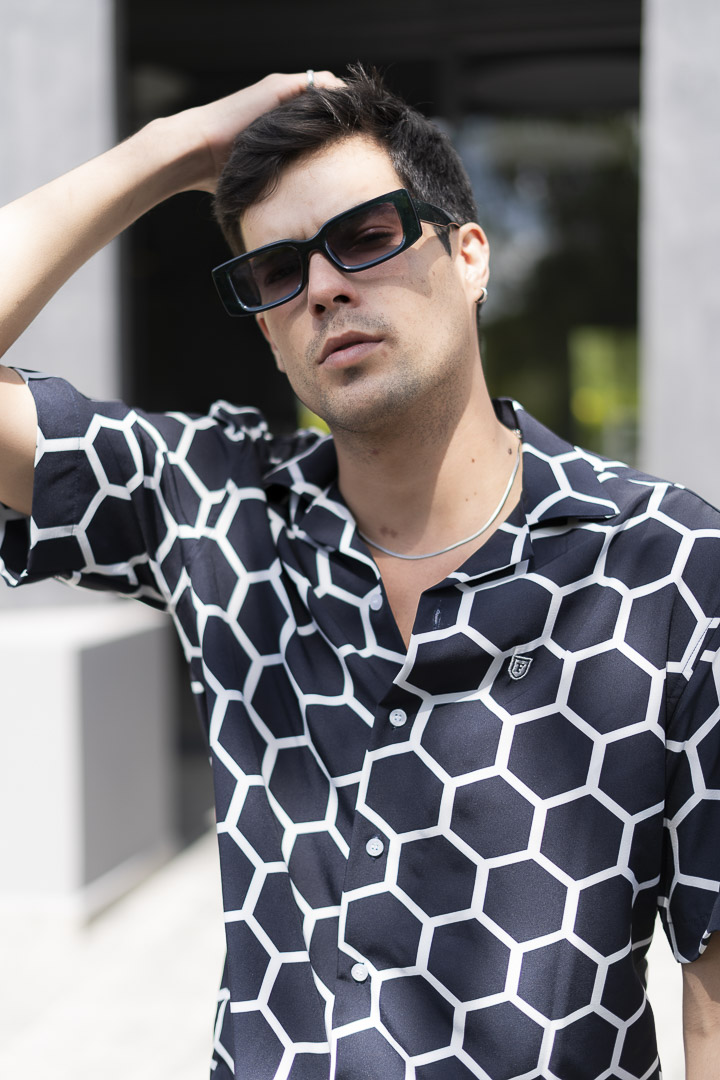 Camisa de manga corta con estampado marino y blanco FOR2815 — vista posterior