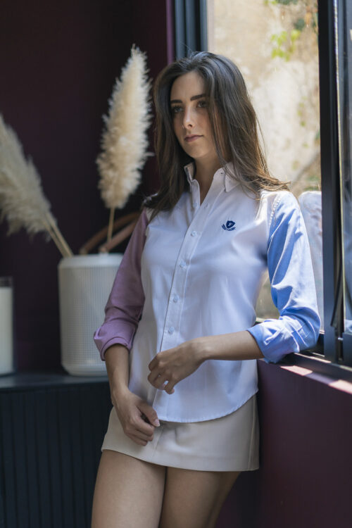 Camisa de combinaciones blanco, rojizo y azul EQ453 — detalle de tela