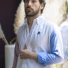 Camisa de combinaciones blanco, rojizo y azul FOR2821 — vista frontal