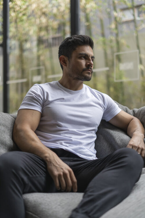 Playera básica blanca TS100 — vista posterior
