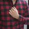 Camisa de franela de cuadros rojo y negro FOR2827 — vista lateral