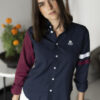 Camisa de combinaciones y franjas marino y vino EQ464 — en modelo