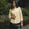 Camisa básica amarilla FOR2858 — vista posterior