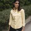 Camisa básica amarilla EQ469 — vista lateral