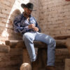 Camisa azul con estampados FOR2862 — en modelo