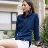 Camisa básica azul acero FOR2884 — en modelo