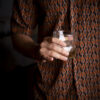 Camisa de manga corta con estampado de hoja café FOR2948 — detalle