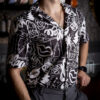 Camisa de manga corta con estampado graffiti color carbón FOR2942 — vista lateral