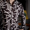 Camisa con estampado geométrico color carbón FOR2941 — vista posterior