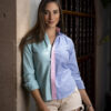 Camisa de combinaciones azul cielo, menta y rosa EQ498 — en modelo