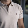 Playera polo beige POL0007 — vista posterior