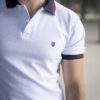 Playera polo elite blanca y marino POL0008 — vista posterior