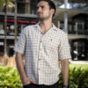 Camisa de manga corta de mini cuadro beige y verde rústico FOR2951 — detalle de tela